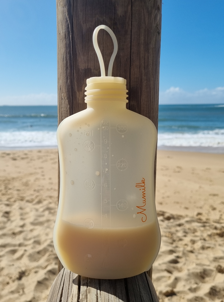 mumilk silicone breast milk storage bottle bag in the beach